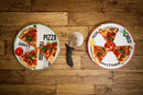 Luxe Pizzaset – 2 Grote Pizzaborden Ø 30 cm + Pizzasnijder – Italiaanse Print – Porselein – Rood & Groen