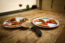 Luxe Pizzaset – 2 Grote Pizzaborden Ø 30 cm + Pizzasnijder – Italiaanse Print – Porselein – Rood & Groen